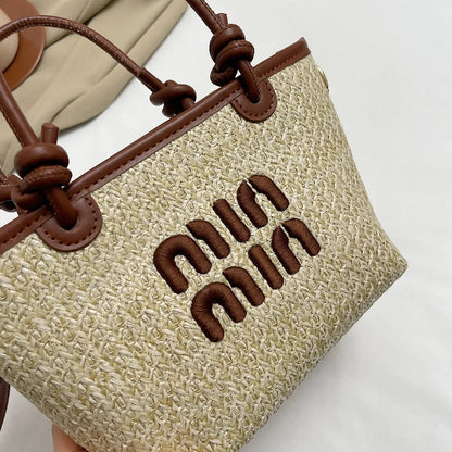 Embroidered Thread Beach Artisan Bag