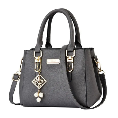 Essential Grained Leather Messenger Bag
