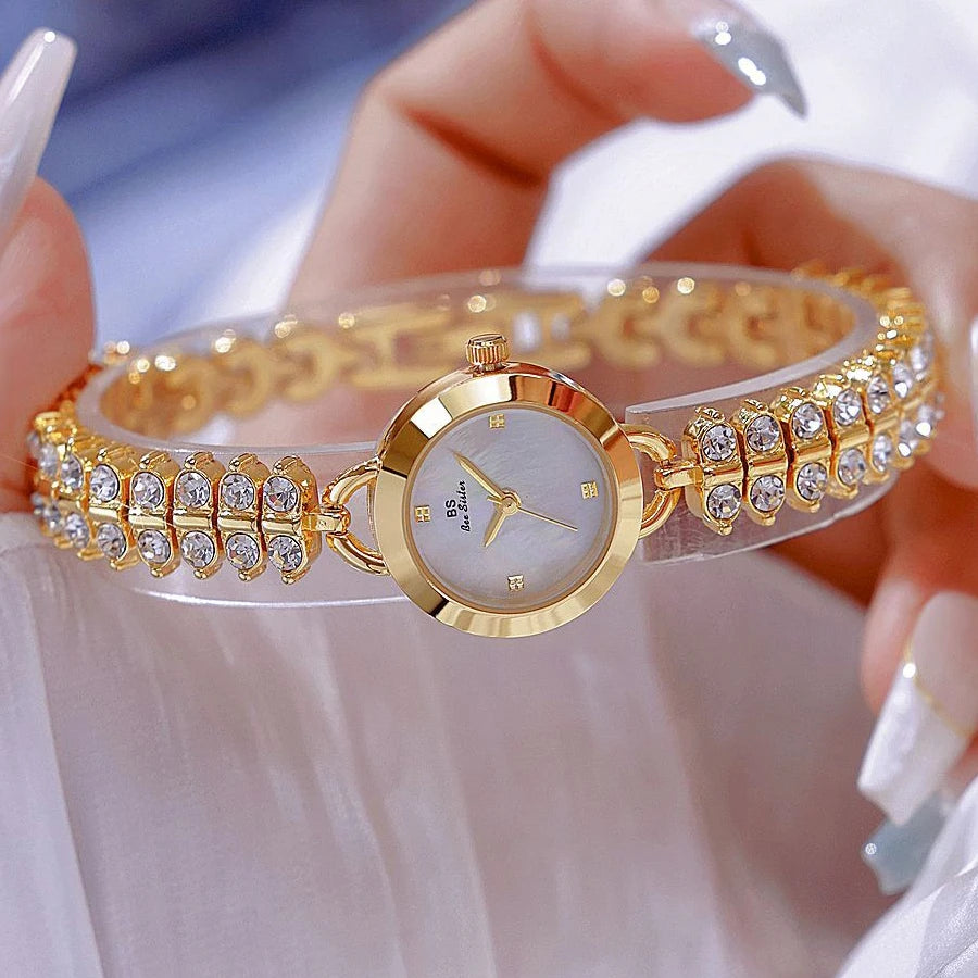 Gold Small Chain Quartz Timepiece
