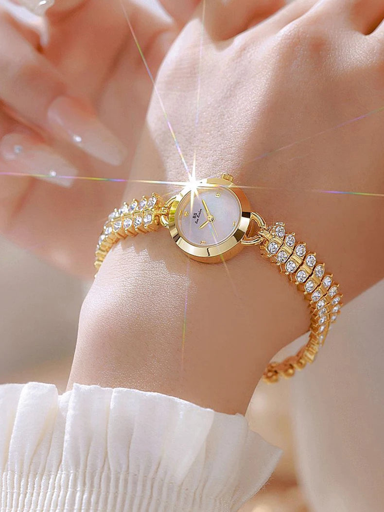 Gold Small Chain Quartz Timepiece