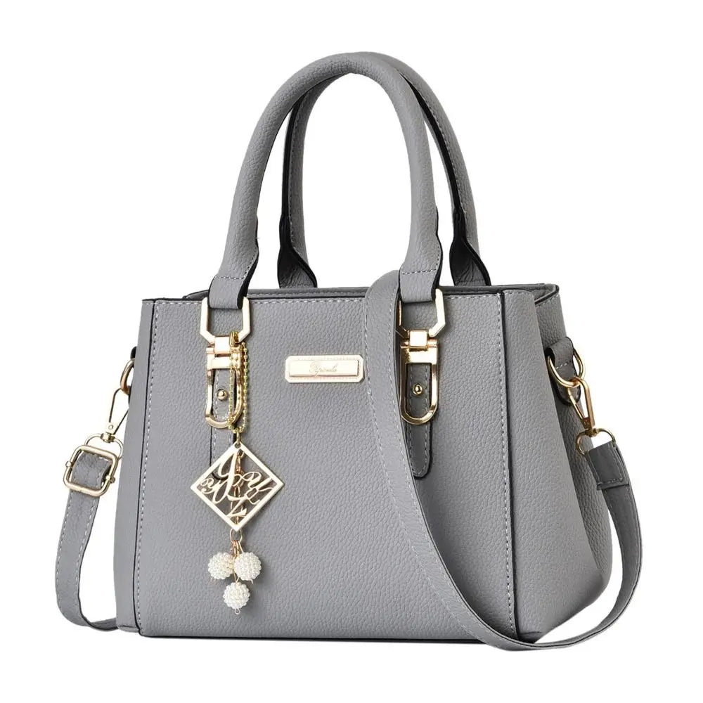 Essential Grained Leather Messenger Bag