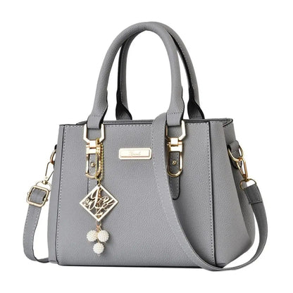Essential Grained Leather Messenger Bag