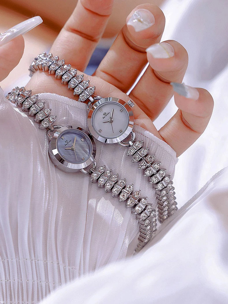 Gold Small Chain Quartz Timepiece