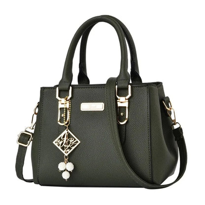 Essential Grained Leather Messenger Bag