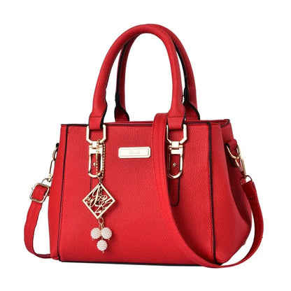 Essential Grained Leather Messenger Bag