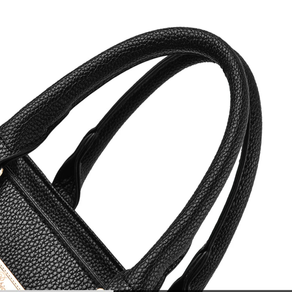 Essential Grained Leather Messenger Bag