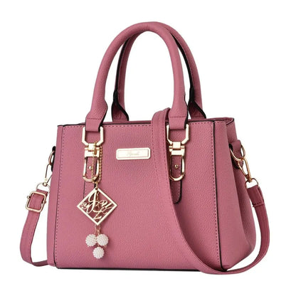 Essential Grained Leather Messenger Bag