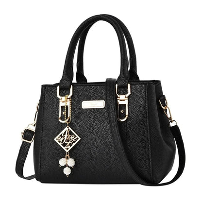 Essential Grained Leather Messenger Bag