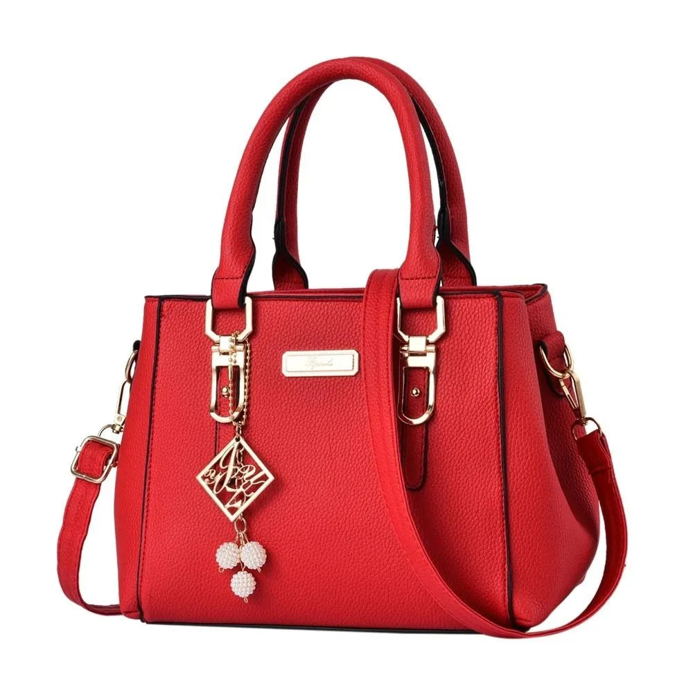 Essential Grained Leather Messenger Bag