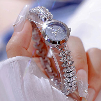 Gold Small Chain Quartz Timepiece