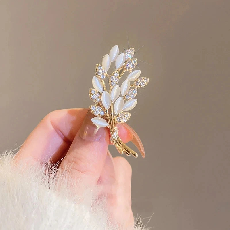 Tulip Flower Pearl Gala Brooch