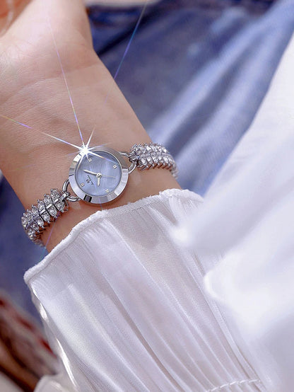 Gold Small Chain Quartz Timepiece